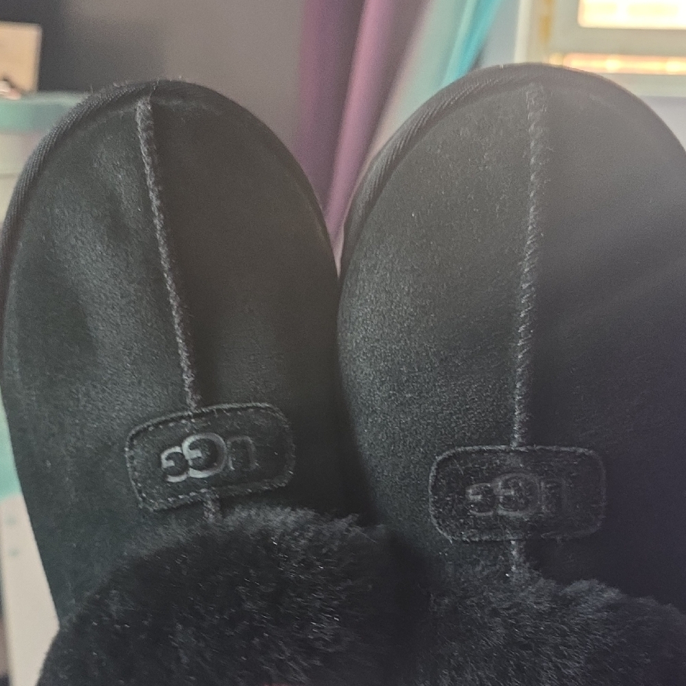 UGG Women's Black Slippers - Picture 8 of 11